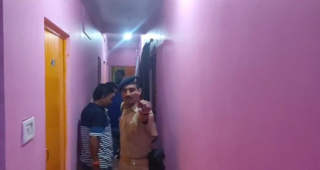 जमशेदपुर के इस होटल में चल रहे सेक्स रैकेट का पर्दाफाश, 22 युवती व 17 युवक…-Sex racket running in this hotel of Jamshedpur busted, 22 girls and 17 boys…